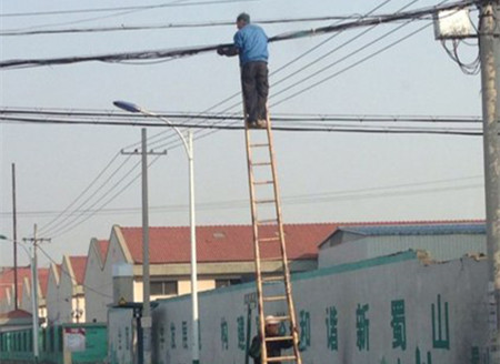 真人百家乐“队长你要挺住！挺住啊！”